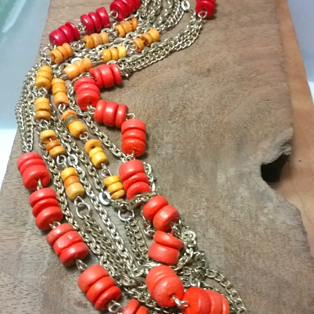 Beautiful vintage 1970s beaded chain